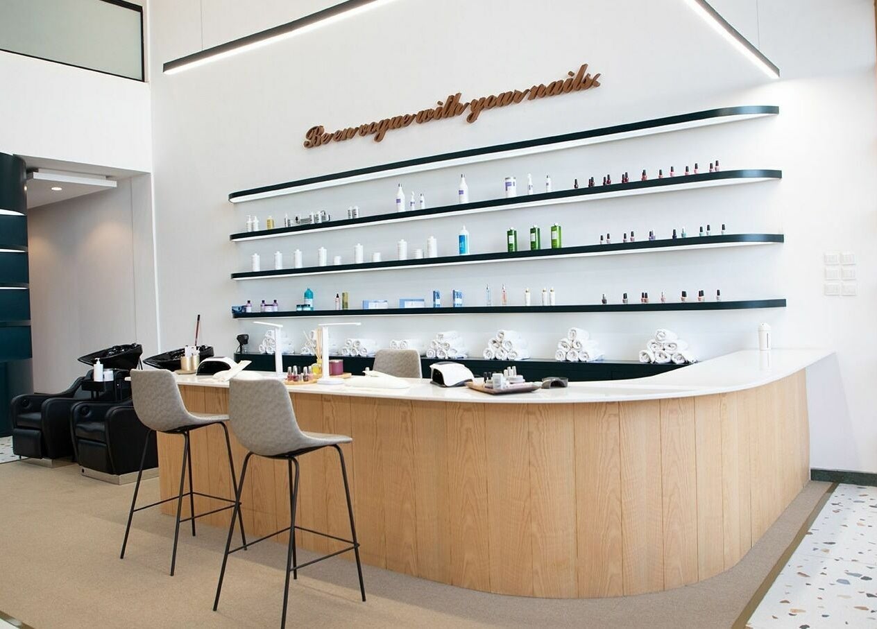 Modern interior of Jeunesse Salon | صالون جونيس in Riyadh, featuring sleek nail stations and stylish decor.