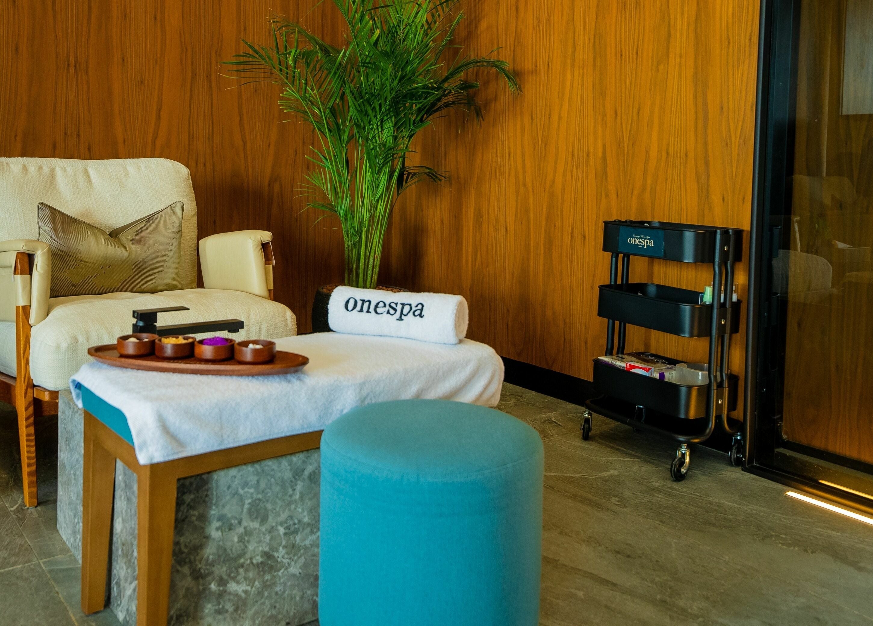 Relaxing lounge at One Spa, Riyadh, Riyadh Province, SA with plush seating and a peaceful ambiance.