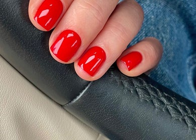 Vibrant red manicure at Anna Solska Studio, Hoofddorp, Noord-holland, NL, showcasing nail artistry.