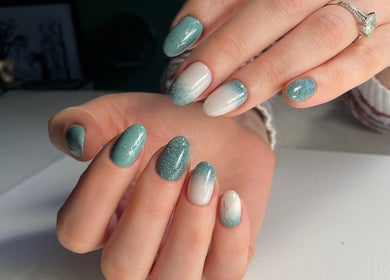 Stylish turquoise and white nail art by Anna Solska Studio, Hoofddorp, Noord-holland, NL.