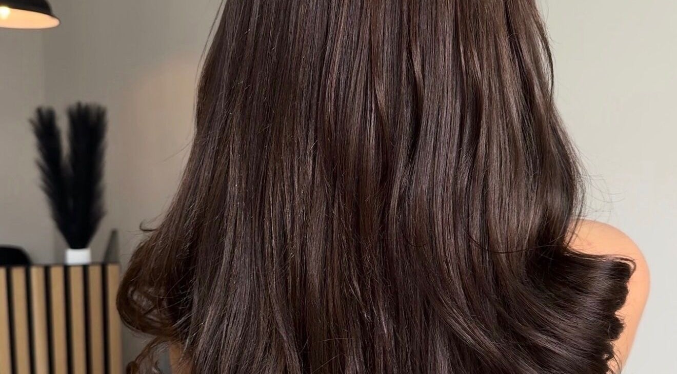 Elegant long, wavy brunette hair at Taylor Atlanta Hair, Glasgow, Scotland, GB.