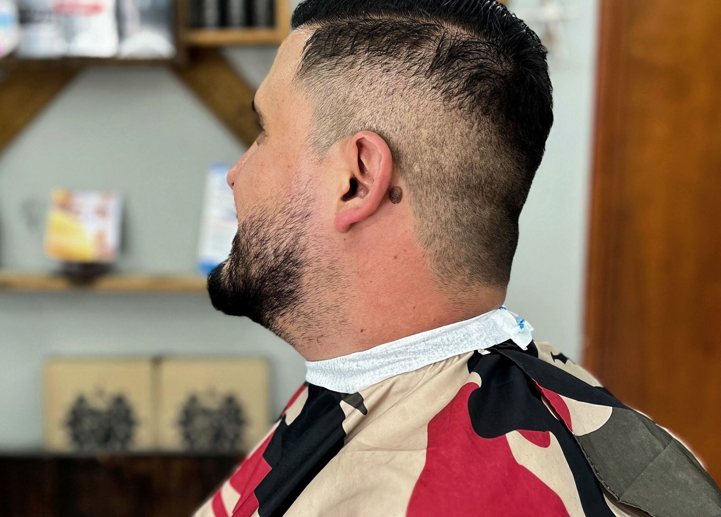 Corte fresco en Leñador Barber, MANIZALES, Caldas, CO, mostrando estilo y precisión.