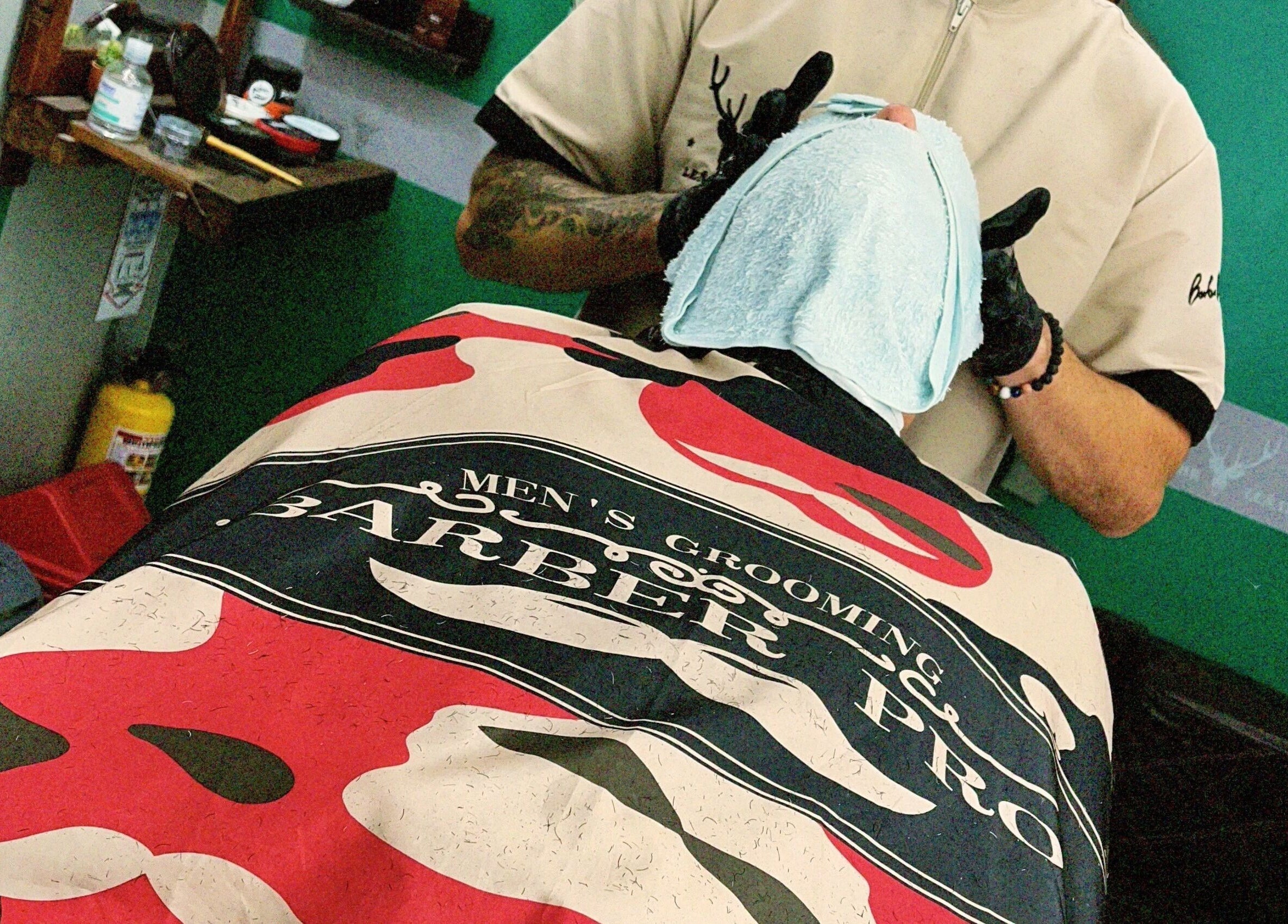 Experiencia relajante en Leñador Barber, MANIZALES, Caldas, CO con atención al detalle para el cliente.