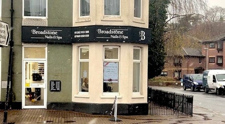 Broadstone Nails and Spa afbeelding 3
