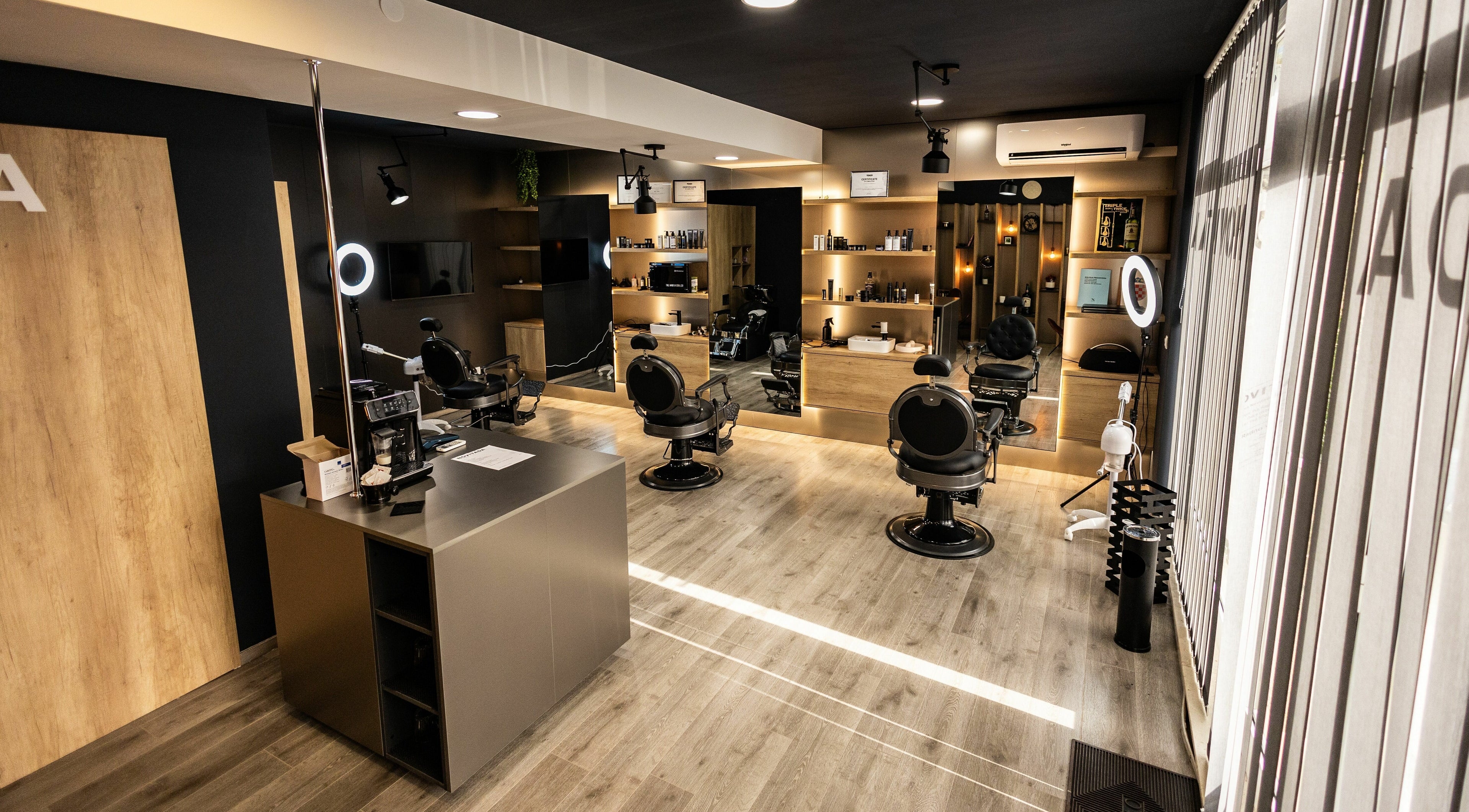 Unutrašnjost salona Brijacnica Novitada u Split, Splitsko-dalmatinska Županija, HR.