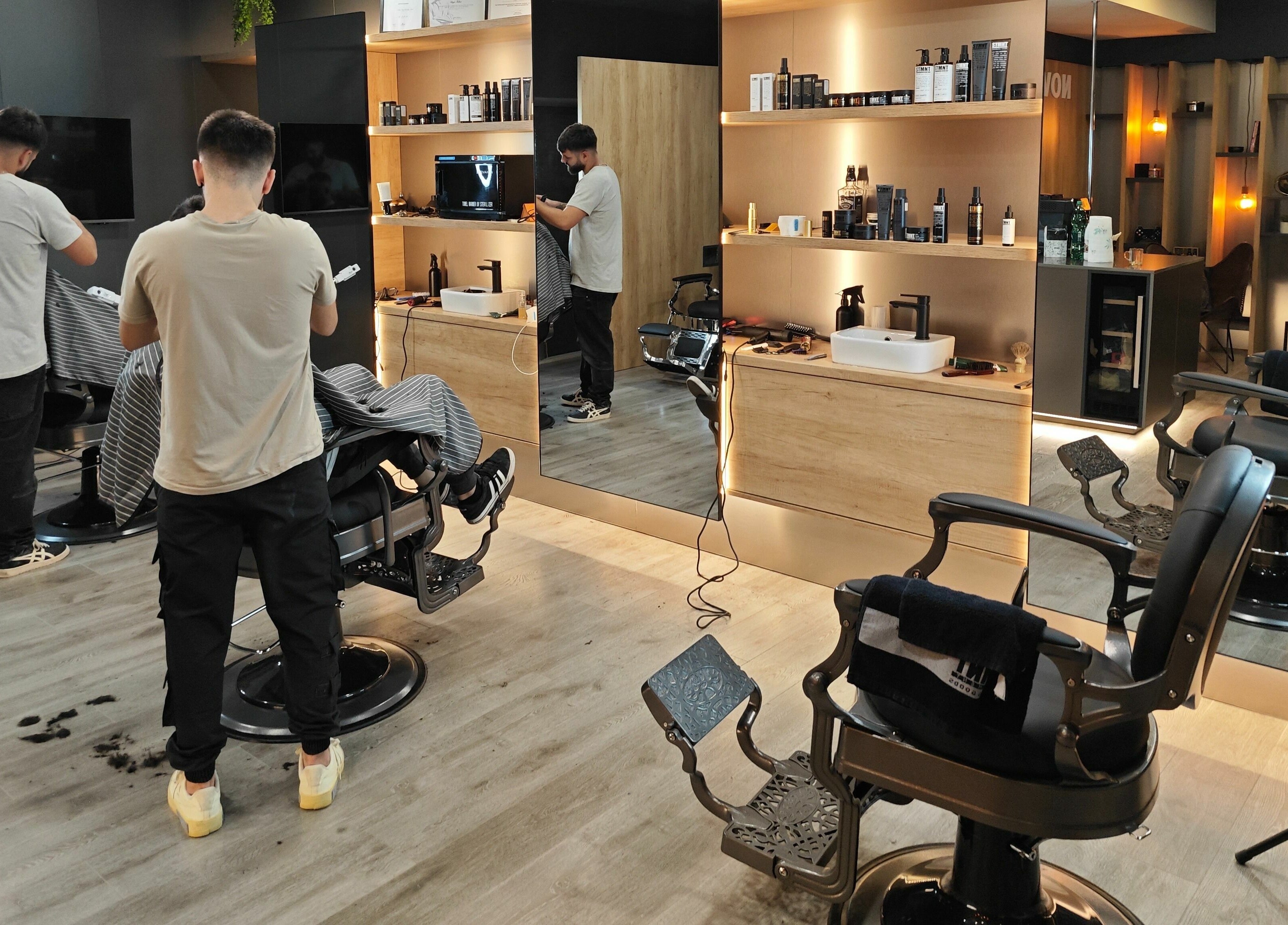 Moderan frizerski salon u Brijacnica Novitada, Split, Splitsko-dalmatinska Županija, HR.
