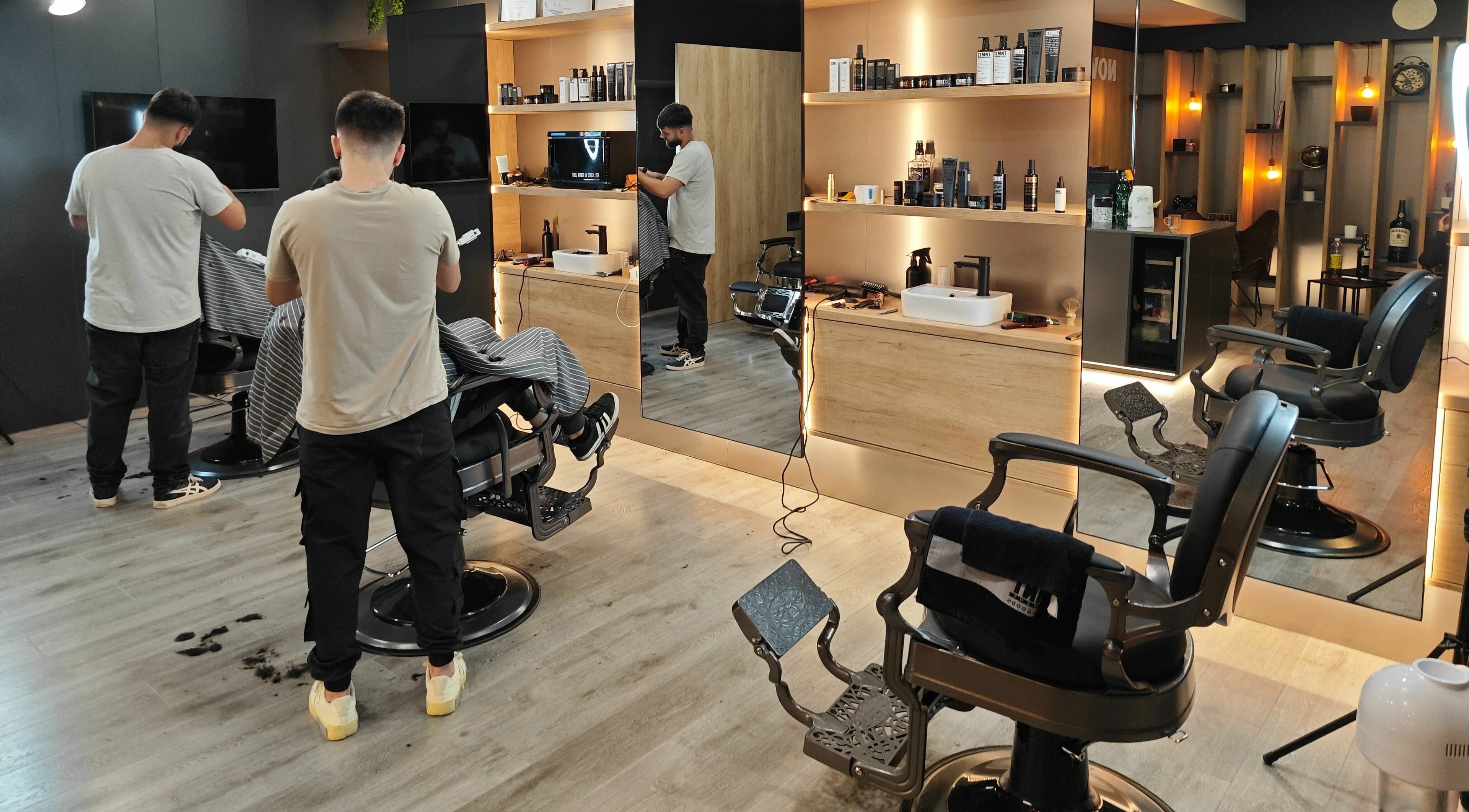 Moderan frizerski salon u Brijacnica Novitada, Split, Splitsko-dalmatinska Županija, HR.