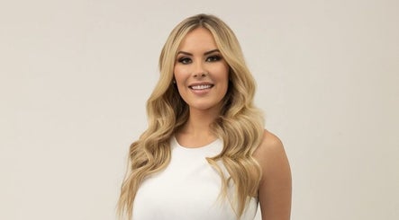 Nicole Robilliard Hair Extensions image 2