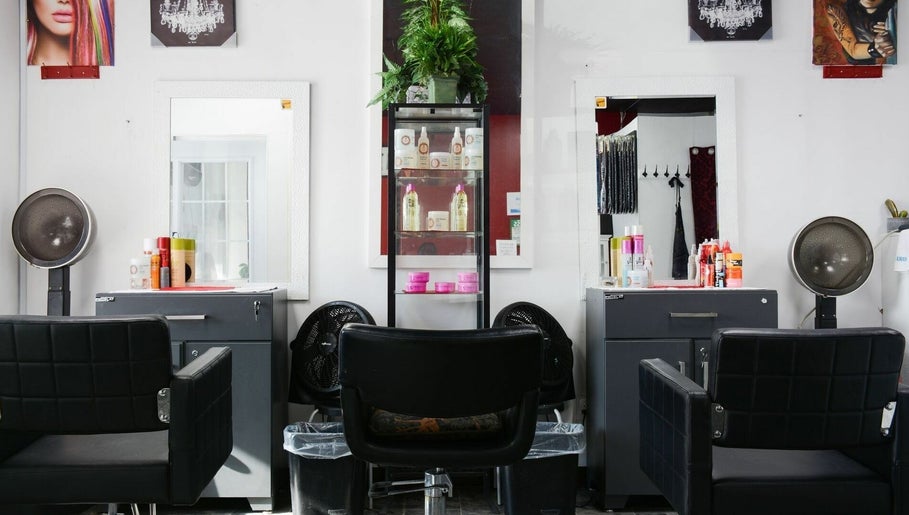 Hair N Extensions Boutique | North York kép 1