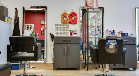 Immagine 2, Hair N Extensions Boutique | Whitby