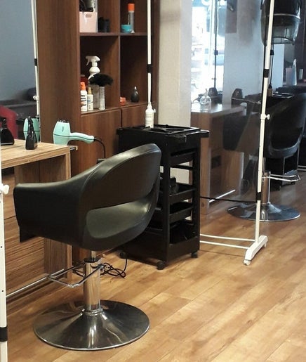 Hair 2 Go image 2