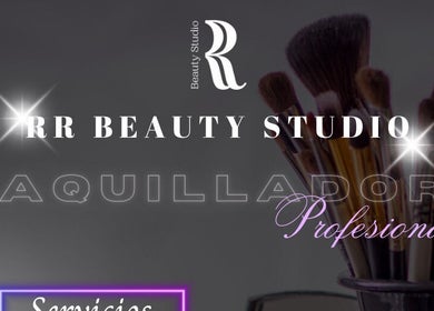 Brochas de maquillaje en RR BEAUTY STUDIO 💫, San Pedro De Macorís, DO, destacando su servicio profesional.