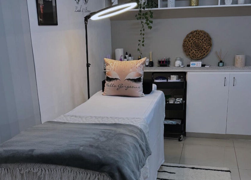 MS Lashes Olifantsfontein Gauteng spa room with a treatment bed, cozy pillow, and ambient lighting.