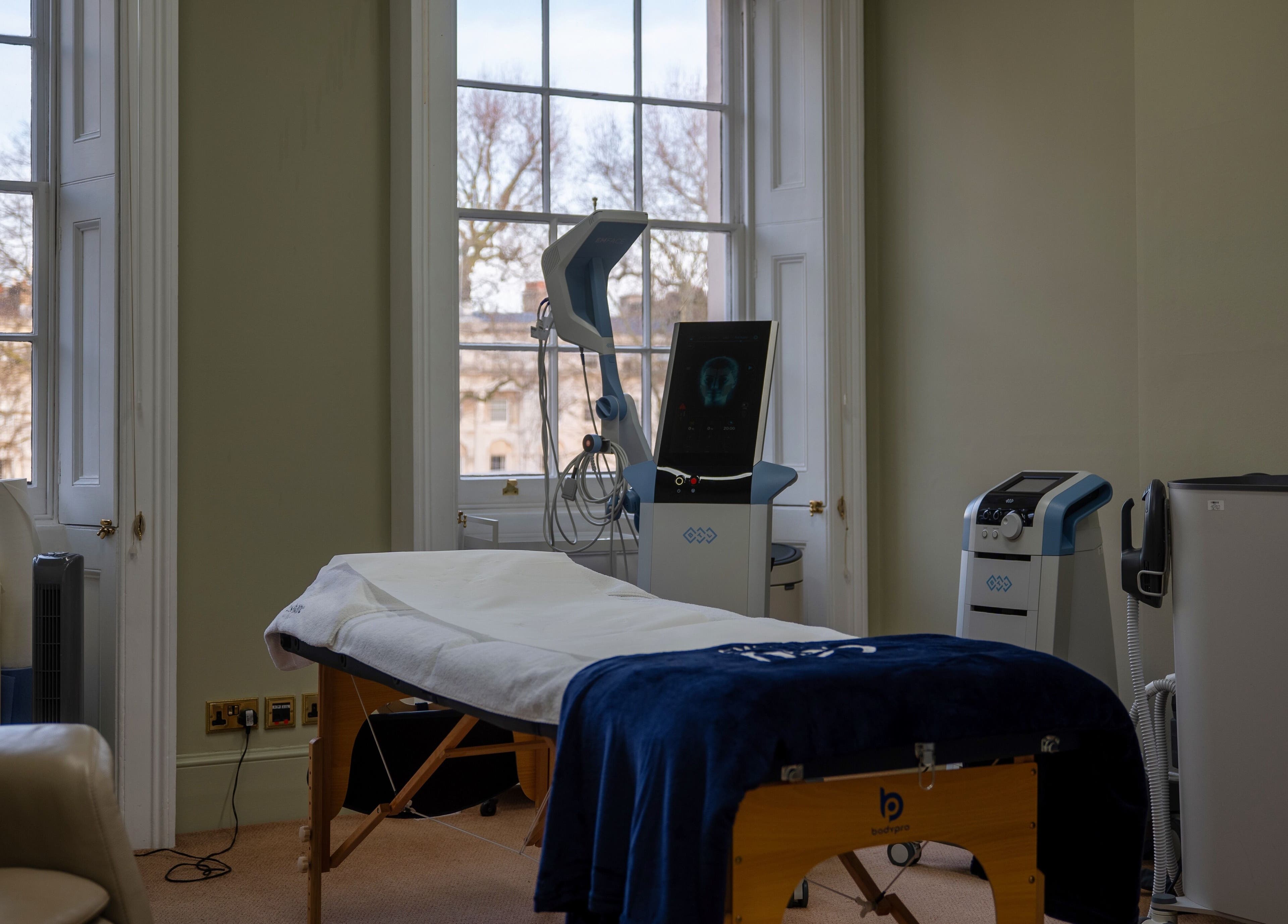 Reshape Clinic [Marylebone] treatment room with equipment, London, England, GB. Bright interiors with large windows.