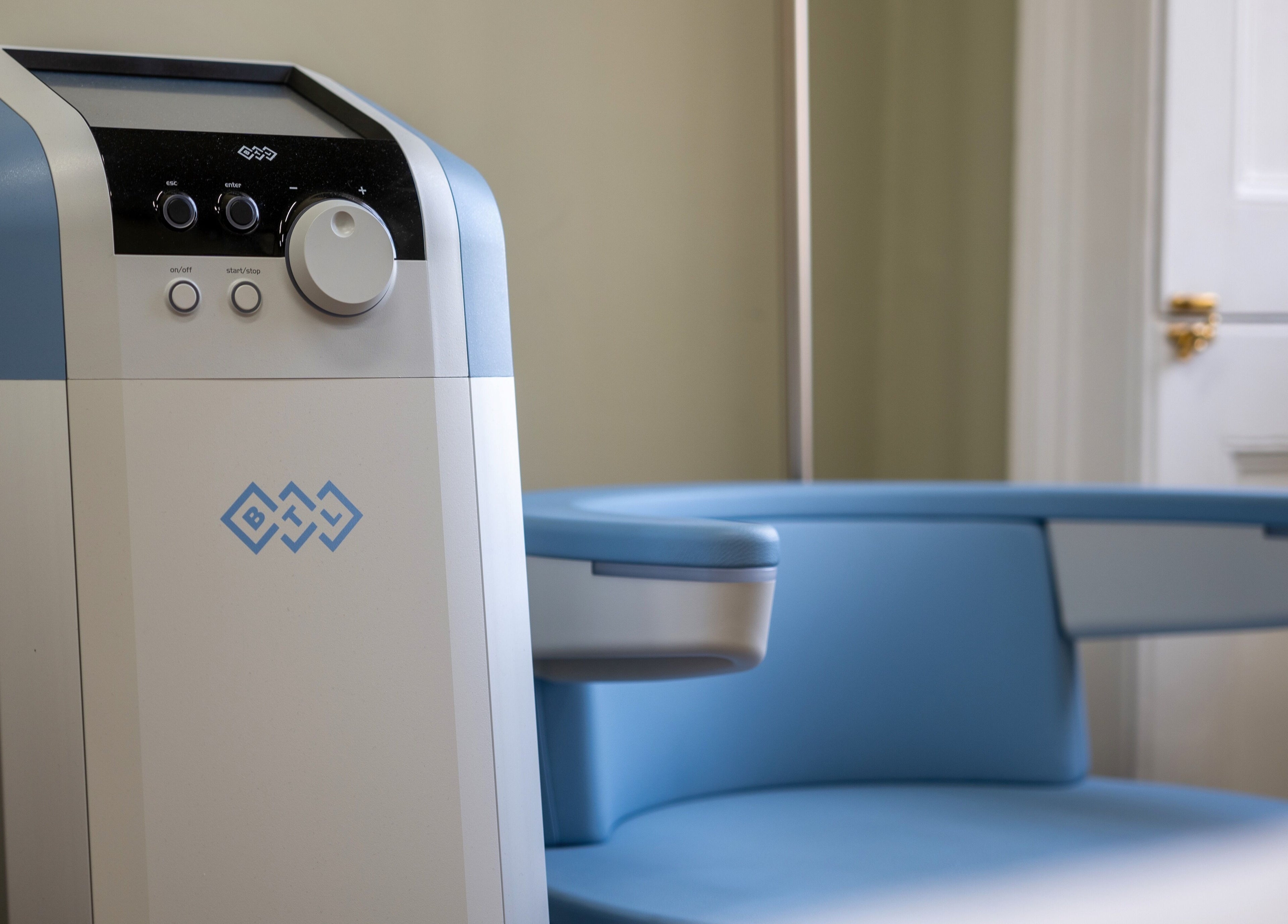 Advanced treatment machine at Reshape Clinic Marylebone, London, England, GB featuring modern aesthetics.