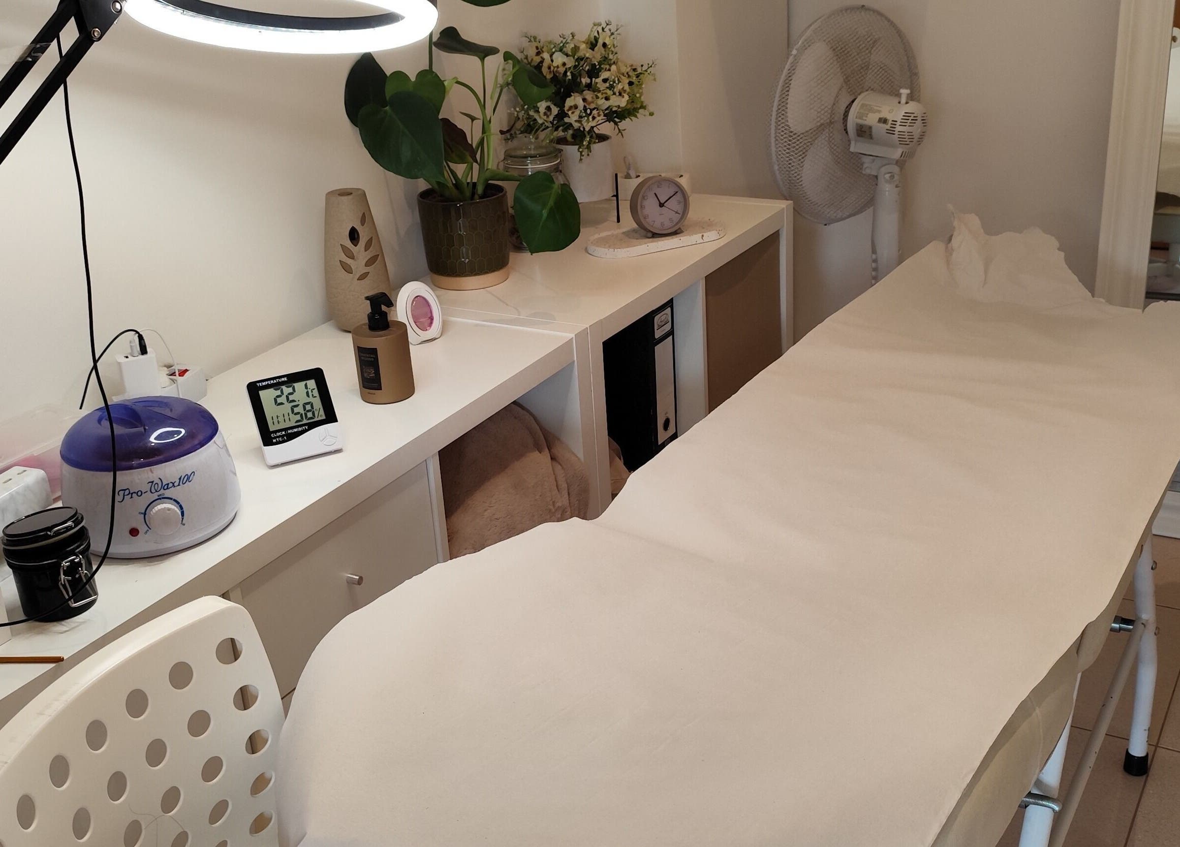 Sala de estética em Cristiana Matos, Barcelos, Braga, PT, equipada para tratamentos de beleza.