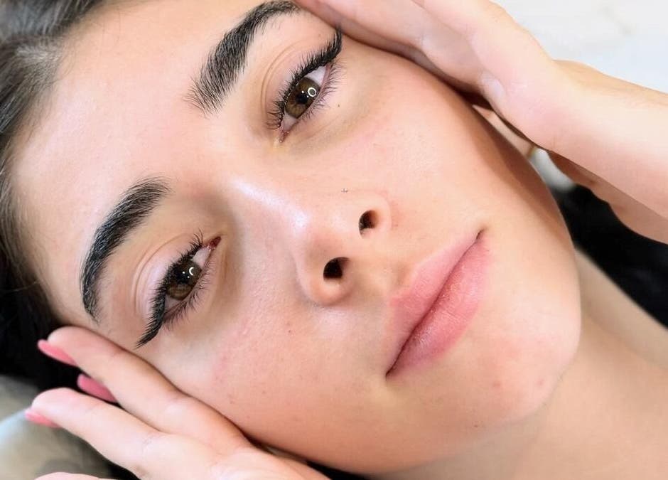 Rosto de cliente relaxado em tratamento facial no Cristiana Matos, Barcelos, Braga, PT.