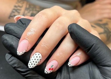 Elegant dotted nail art by Brook Olyvia at Radiance Aesthetics, Portsmouth, England, GB.