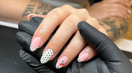 Elegant dotted nail art by Brook Olyvia at Radiance Aesthetics, Portsmouth, England, GB.