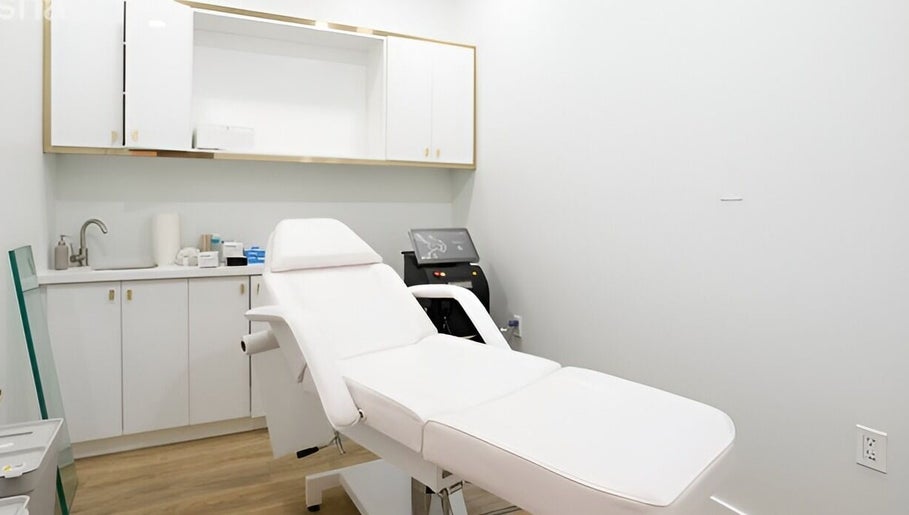 Clear Skin Medi Spa | Financial Dr.,  Brampton slika 1