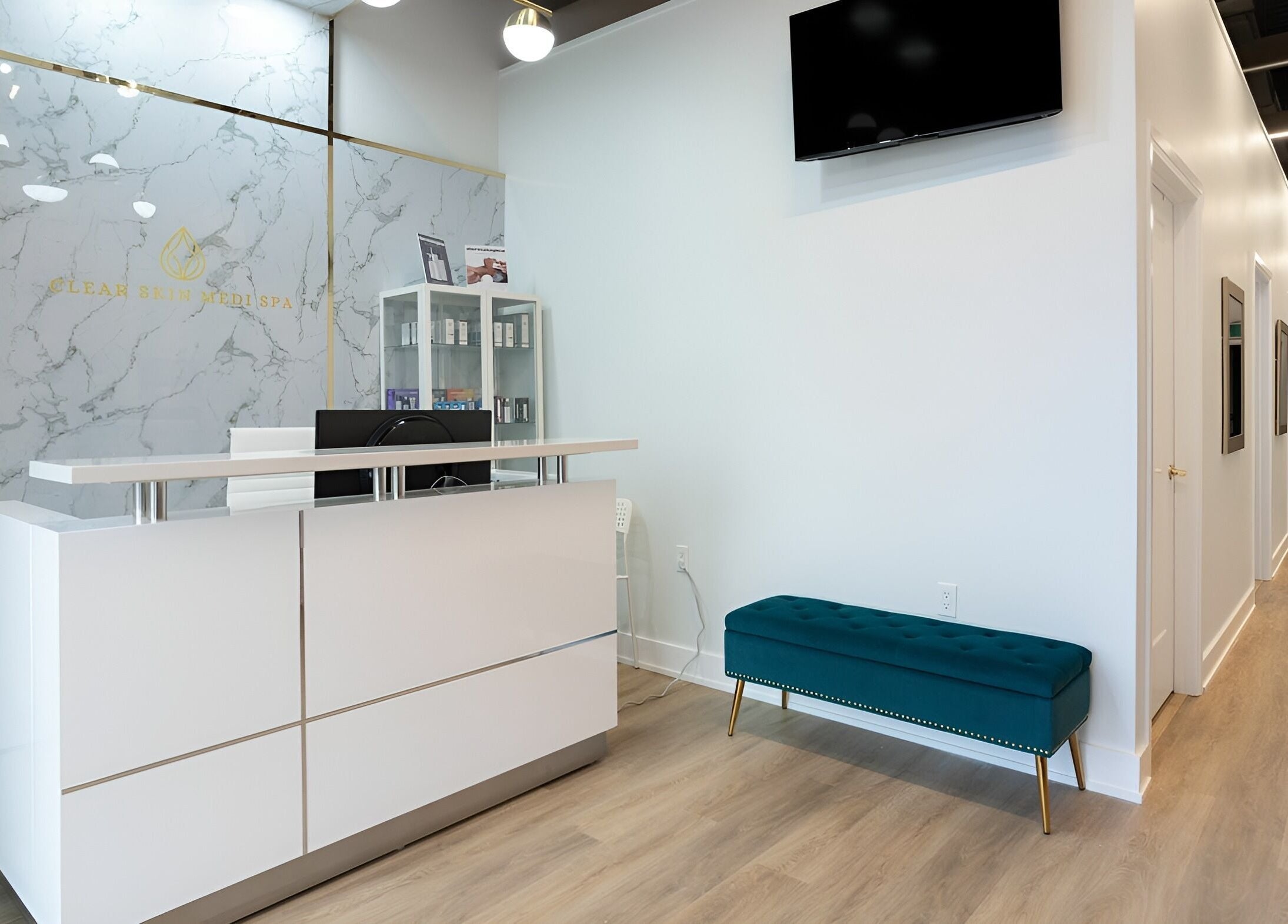 Elegant reception at Clear Skin Medi Spa, Brampton, Ontario, CA with modern design and welcoming atmosphere.