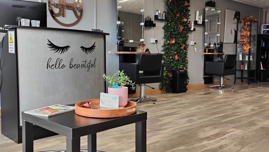 Image de JR Hairdressing 1