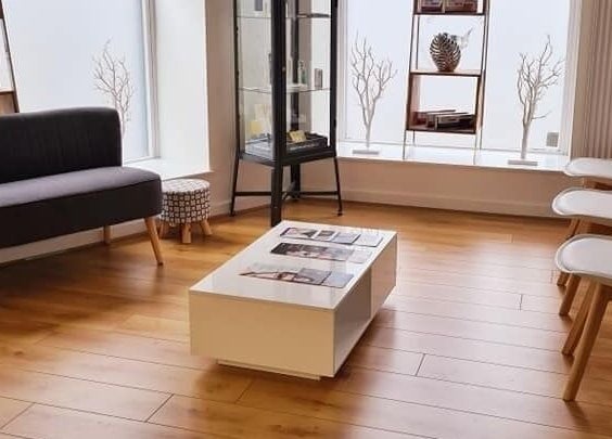 Inviting sitting area at The Little Wren in Caernarfon, Wales, GB with modern decor and natural light.