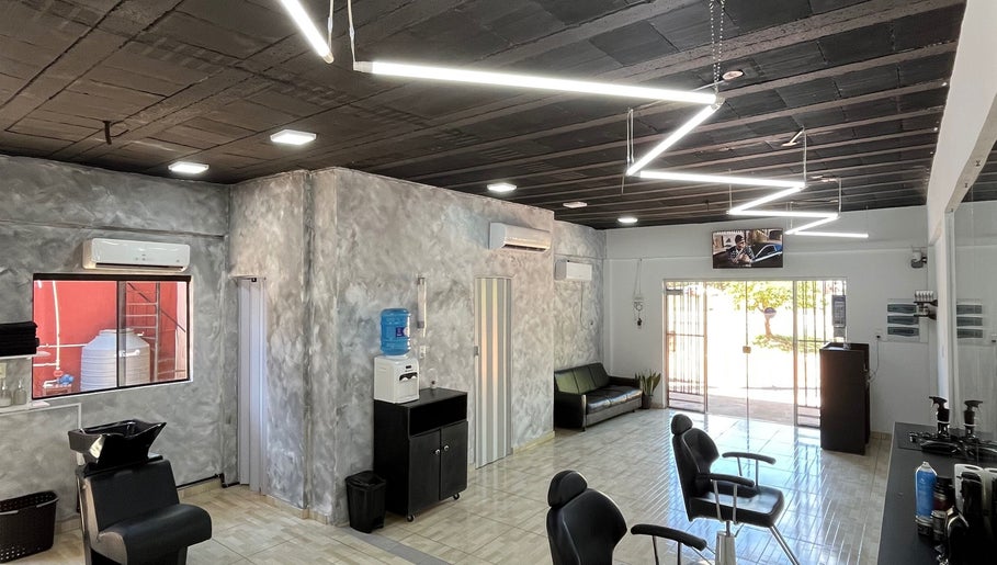 Εικόνα Blades Barber Studio 1