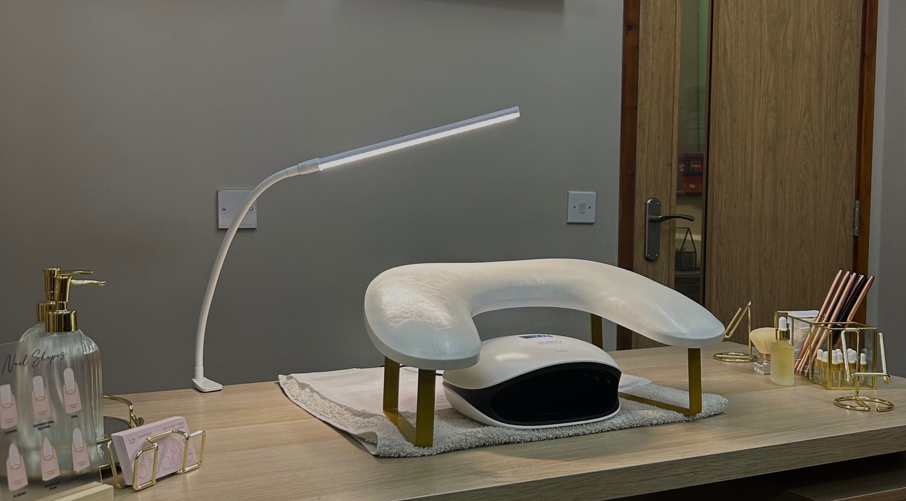 LuxoPolish nail station with manicure lamp in Castlethorpe, England, GB, offering a chic and serene ambiance.