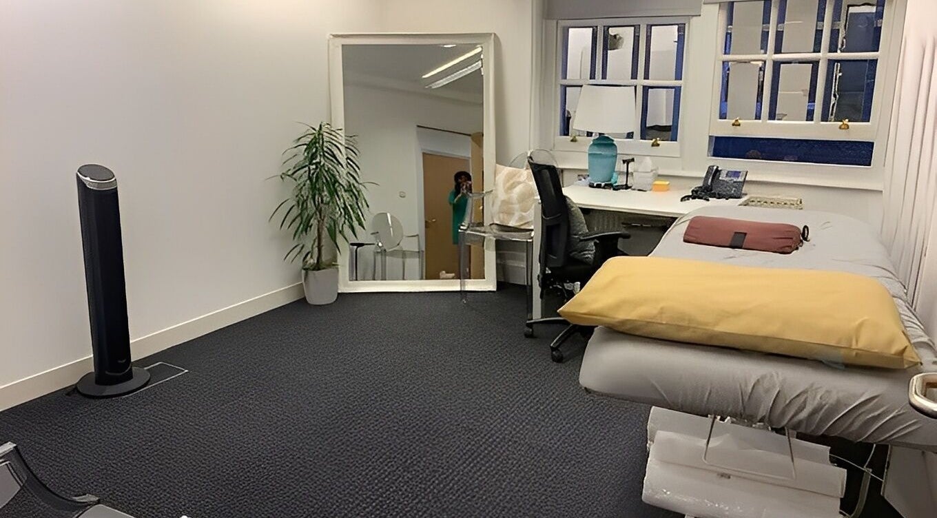 Comfortable therapy room at WE Clinic London, London, England, GB with modern decor and relaxing ambiance.