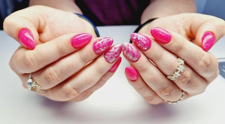 Crystal Luna  Nails imagem 3