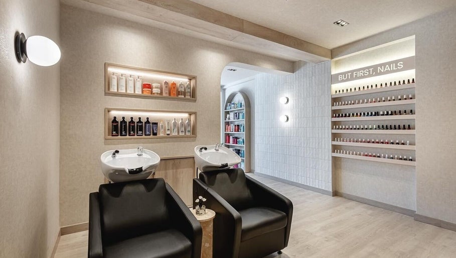 Εικόνα The Nail Lounge | Nail and Hair Salon 1