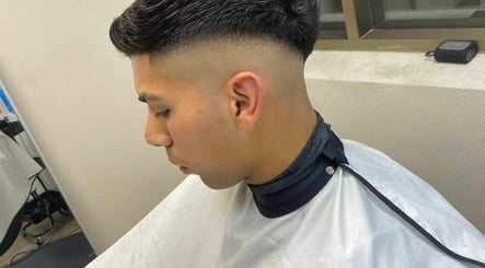 Orlando Barber image 3