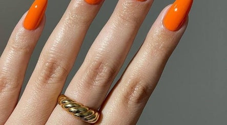 Tracy Nails And Beauty image 2