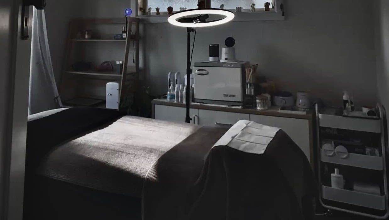 A tranquil treatment room at 09 Brows in Auckland, Auckland, NZ, featuring a massage bed and ambient lighting.