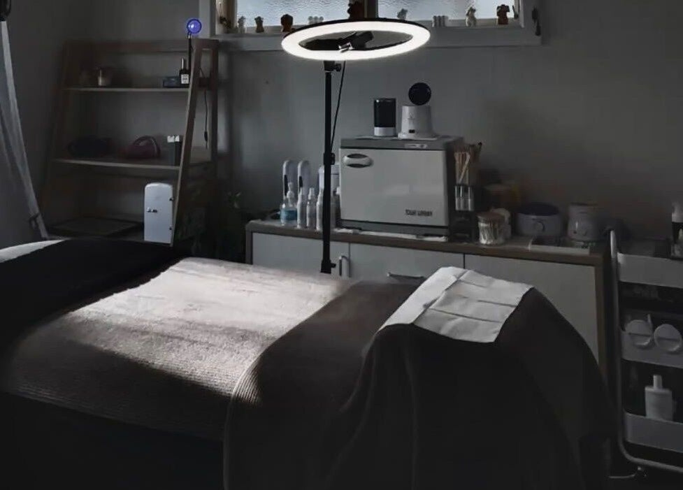 A tranquil treatment room at 09 Brows in Auckland, Auckland, NZ, featuring a massage bed and ambient lighting.