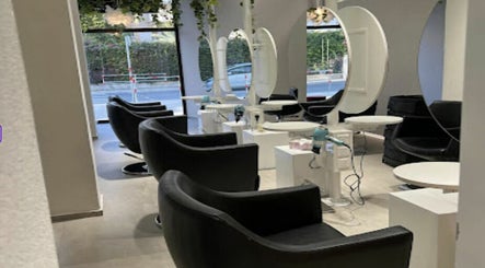 Rinnovo hair studio image 2