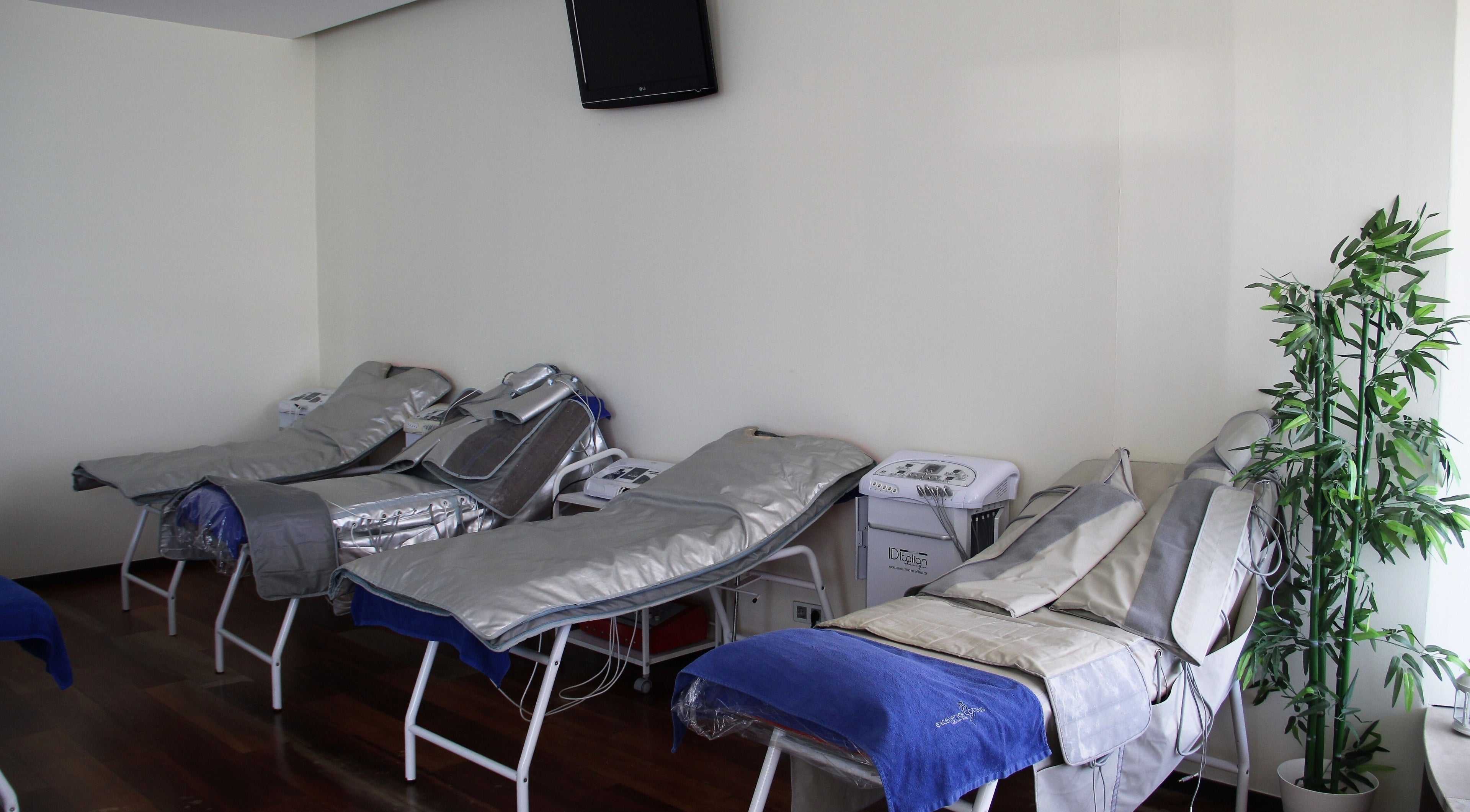 Sala de tratamentos modernos no Excellence Corpus, Povoa de Varzim, Portugal, PT com camas de spa.