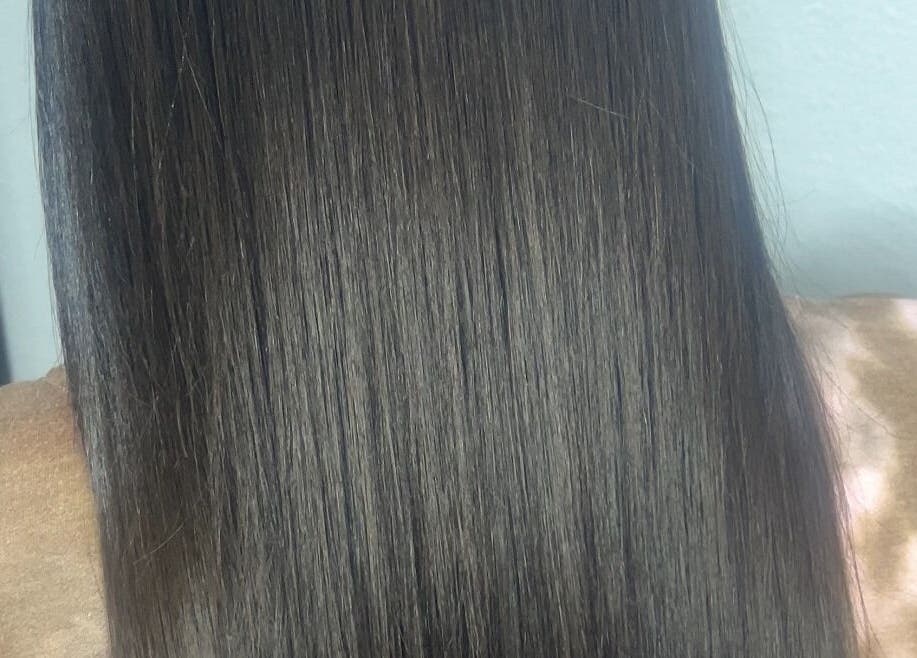 Cabello liso y brillante en Enliven Salon, Caguas, Caguas, PR.