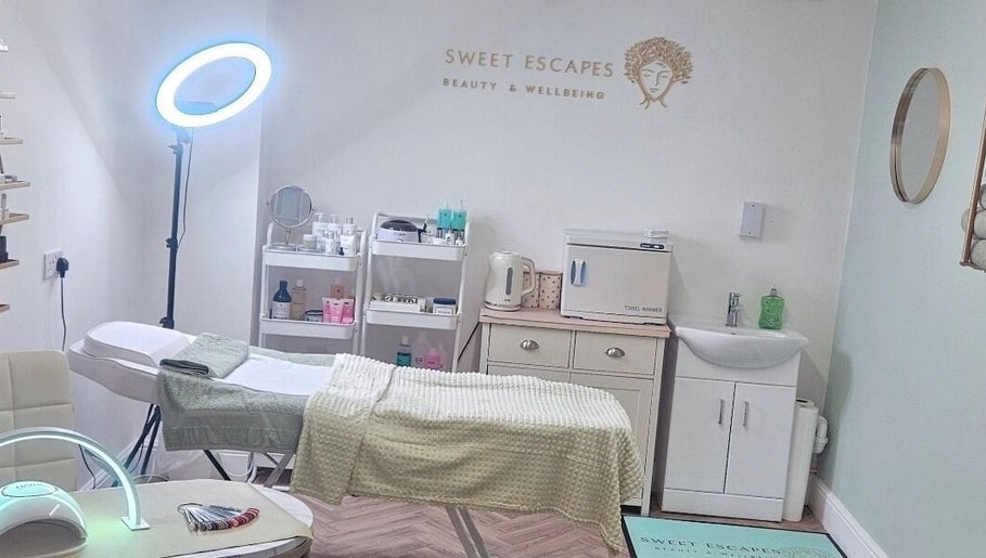 Cozy treatment room at Sweet Escapes Beauty & Wellbeing, Rolleston-on-dove, England, GB, featuring modern equipment.