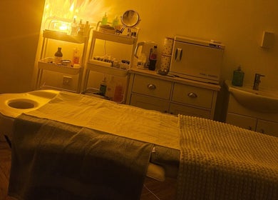 Tranquil treatment room at Sweet Escapes Beauty & Wellbeing, Rolleston-on-dove/Stretton, England, GB.