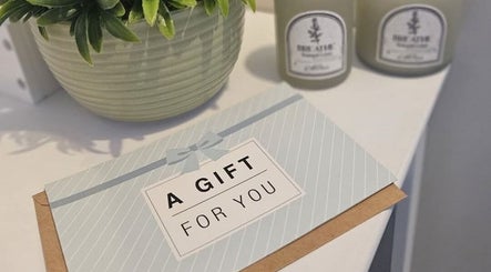 Gift card and candles at Sweet Escapes Beauty & Wellbeing, Rolleston-on-dove, England, GB.
