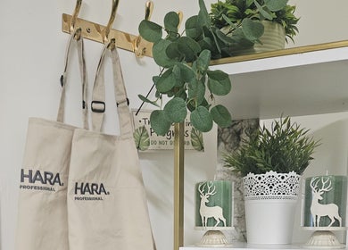 Sweet Escapes Beauty & Wellbeing in Rolleston-on-dove, England. Aprons, plants, and decor create a serene ambiance.