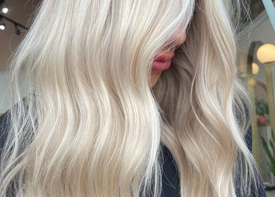 Blonde hair styled in waves at Katie at Outback, Dunfermline, Scotland, GB.