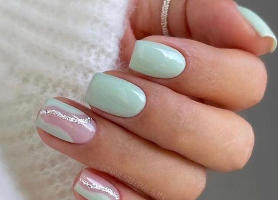 Chic mint and pink nail art at Hollie’s Beauty, Redbourn, England, GB for elegant style.