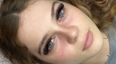 Lashed by London image 3
