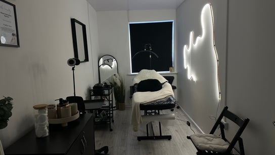 Brow and Wax Studio