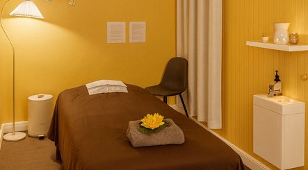 Cozy massage room at Anda Thai Massage (Balwyn), Melbourne, Victoria, AU with warm yellow tones and soft lighting.