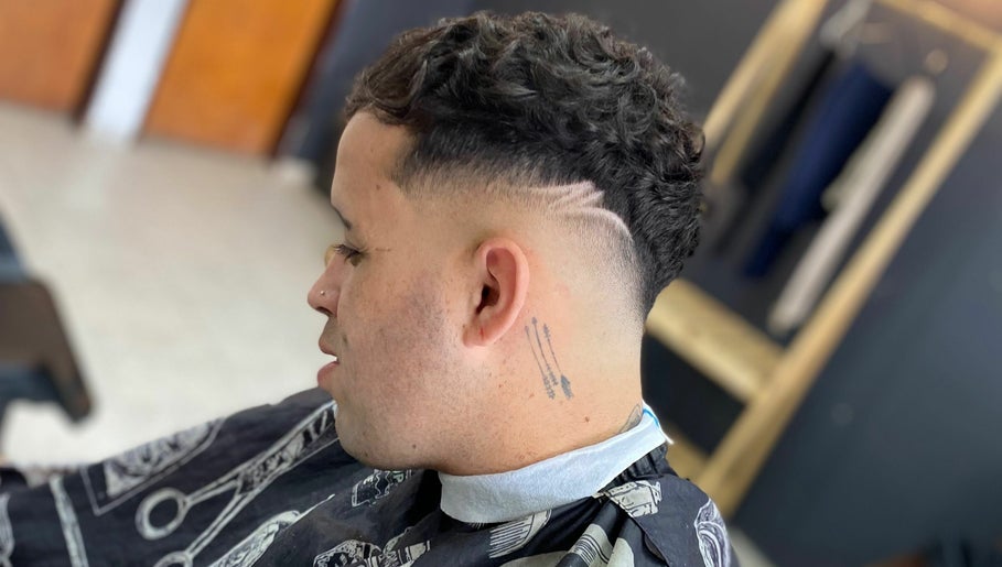 Bross Barber Club/ Av 19 image 1