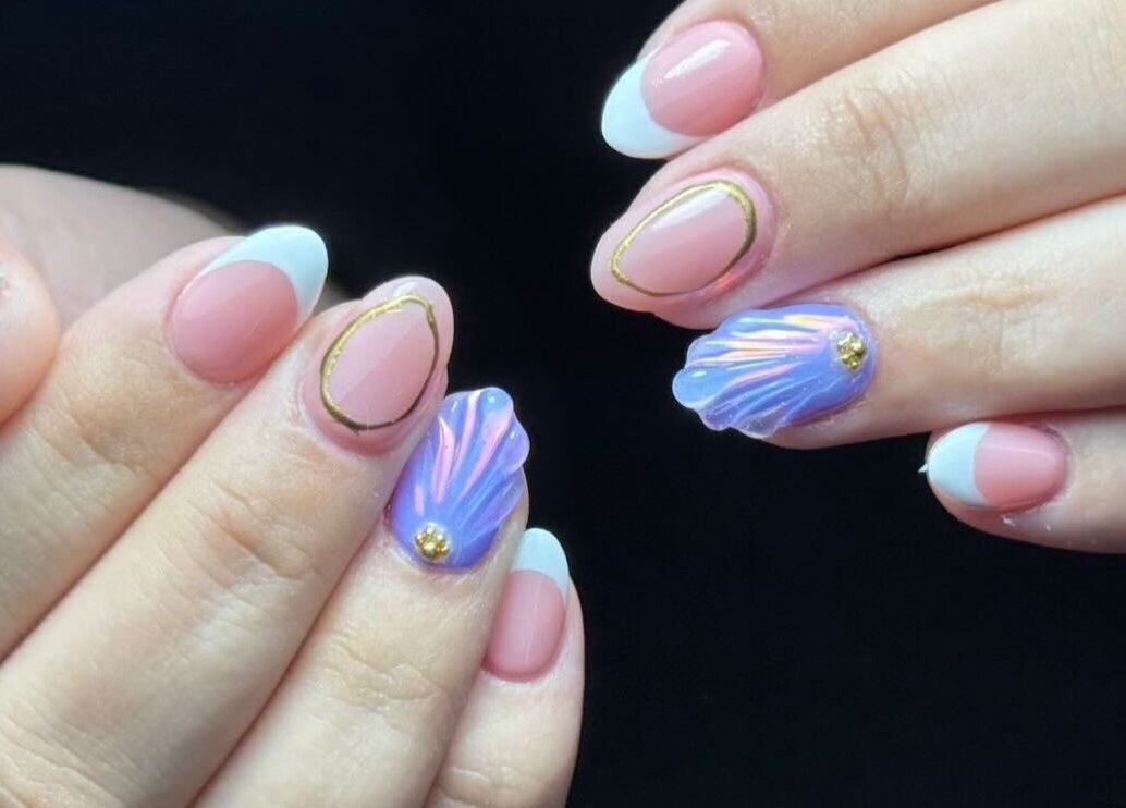 Uñas decoradas con diseño de concha en Allesthetic by Lisandra, San Juan, San Juan, PR.